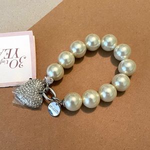 Chico’s Pearl Stretch Bracelet w/ Rhinestone Heart-Ltd. Edition 30th Anniversary